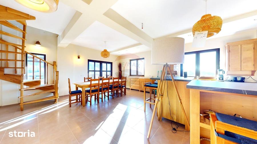 Casă cu 7 camere cu Teren 1672 Mp în Bran