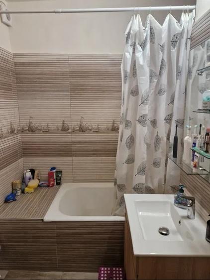 Apartament cu 3 camere semidecomandat, mobilat în Baciu