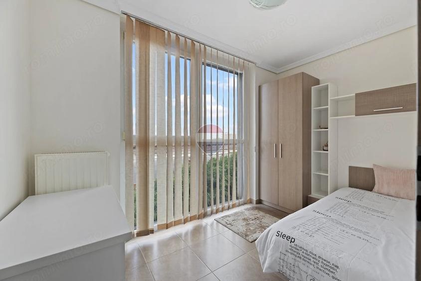 Apartament cu 3 camere semidecomandat în Funcționarilor