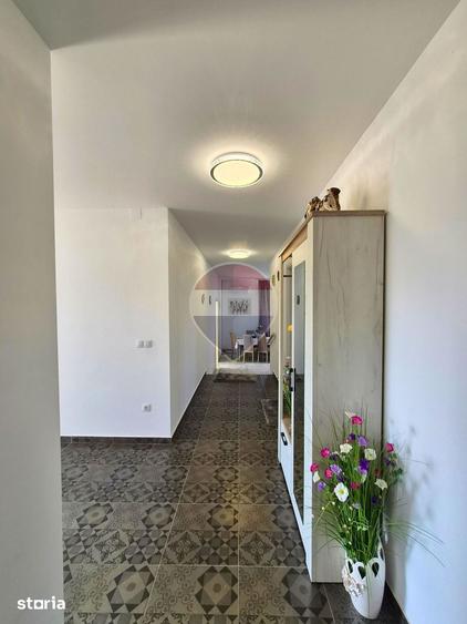 Casă cu 4 camere cu Teren 2575 Mp în Iordăcheanu