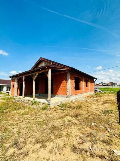 Casă individuală cu 4 camere cu Teren 500 Mp în Sântandrei