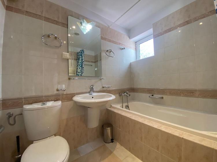 Apartament cu 3 camere decomandat, mobilat în Arcul de Triumf
