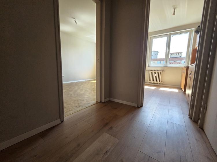 Apartament cu 2 camere semidecomandat în Centrul Civic