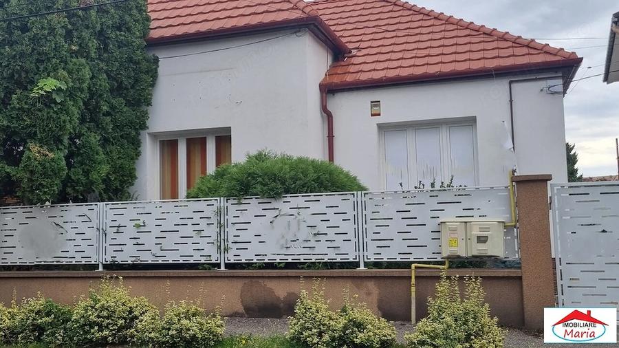 Casă cu 2 camere cu Canalizare în Central