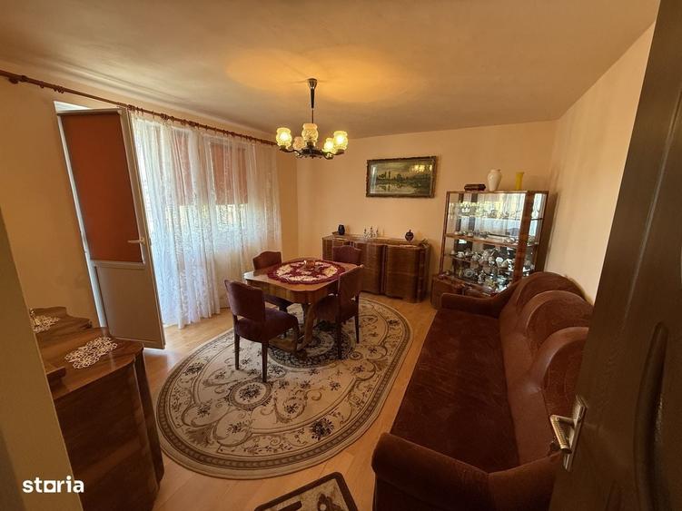 Apartament cu 3 camere decomandat în Central