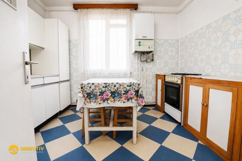 Apartament cu 3 camere decomandat în Dărmănești