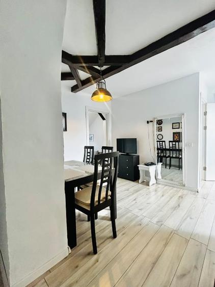Apartament cu 4 camere decomandat, mobilat în Bălcescu