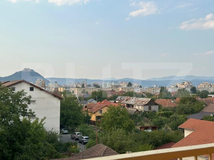 Garsonieră decomandată, mobilată în Pietroasa