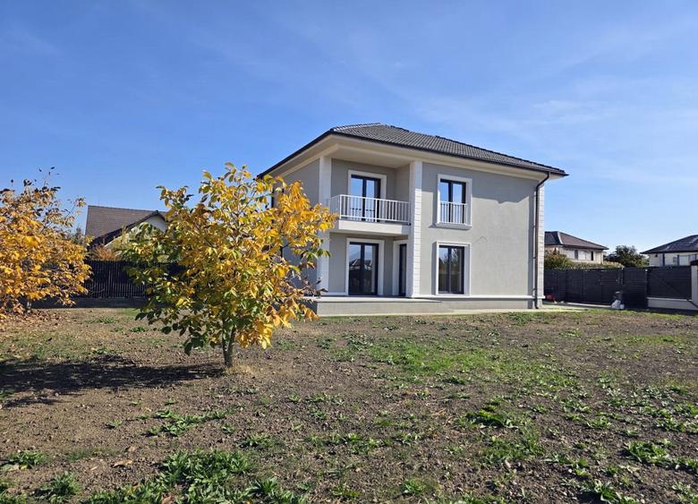 Casă individuală cu 4 camere cu Canalizare în Cristian