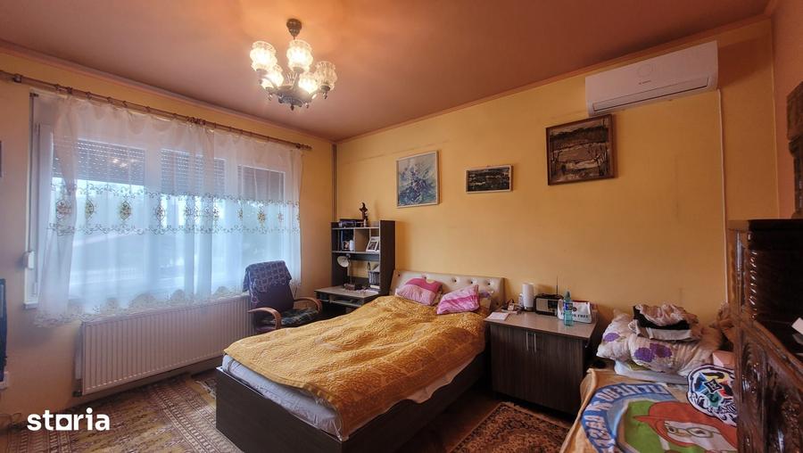Casă cu 6 camere cu Teren 443 Mp în Livada