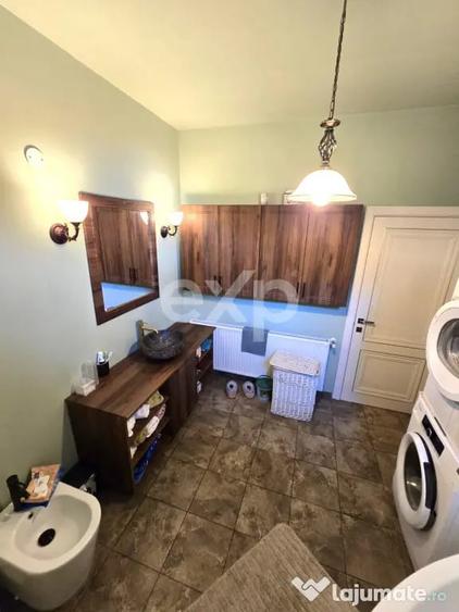 Casă cu 7 camere cu Teren 1500 Mp în Răzvad