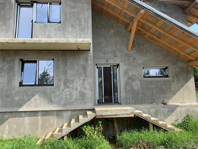 Casă cu 4 camere cu Teren 800 Mp în Bârnova