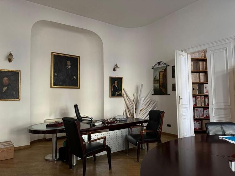 Apartament cu 5 camere semidecomandat în Ultracentral