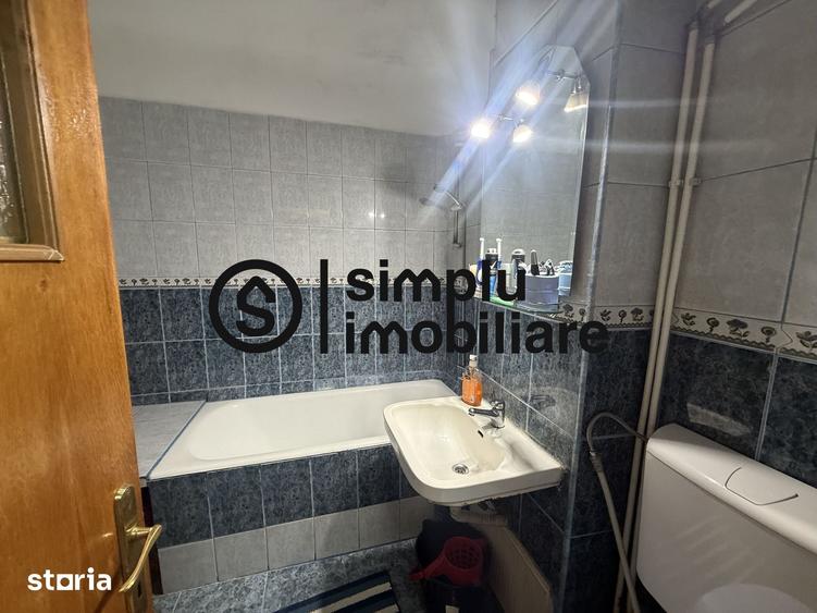 Apartament cu 4 camere decomandat în 1 Mai