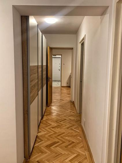 Apartament cu 4 camere în Drumul Taberei