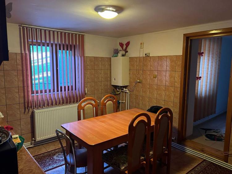 Casă cu 4 camere în Central