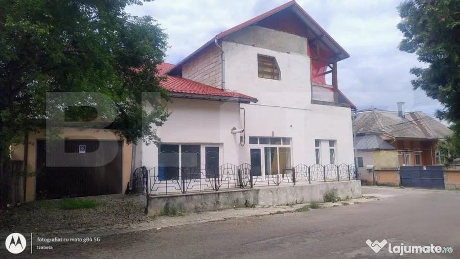 Casă cu 7 camere cu Teren 100 Mp în Central