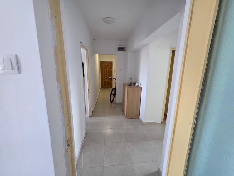 Apartament cu 3 camere decomandat, mobilat în Republicii
