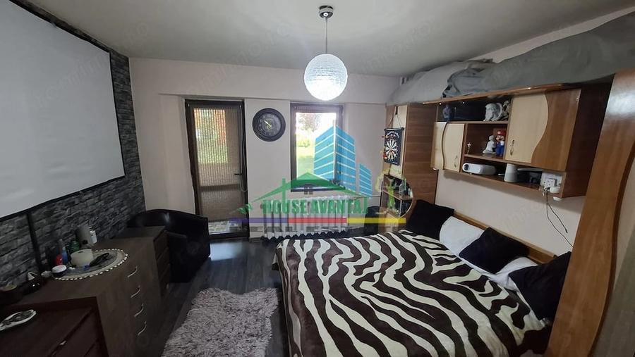 Apartament cu 3 camere decomandat în Sud