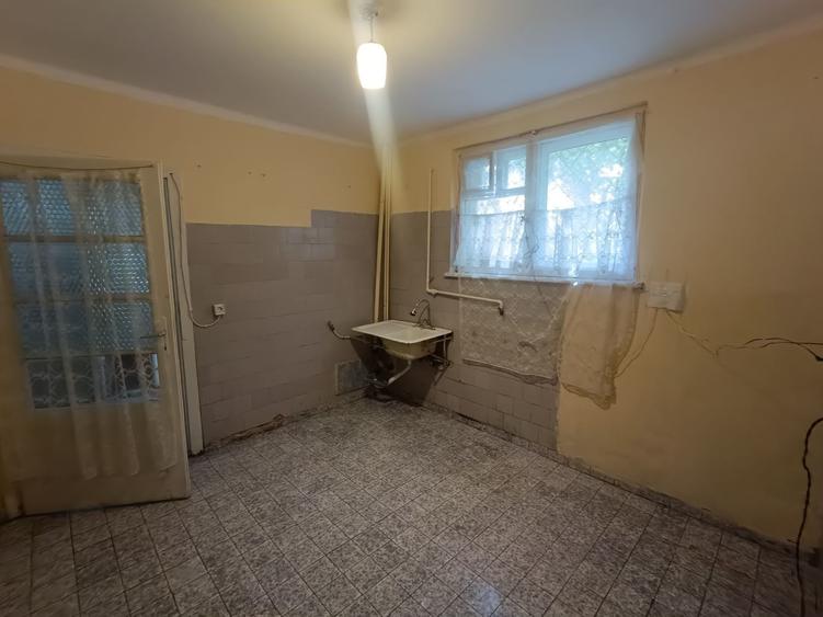 Casă decomandat în 1 Mai