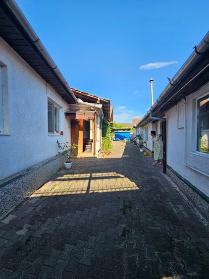 Casă individuală cu 5 camere cu Teren 342 Mp în Petrești