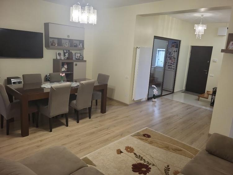 Casă cu 3 camere cu Canalizare în Central