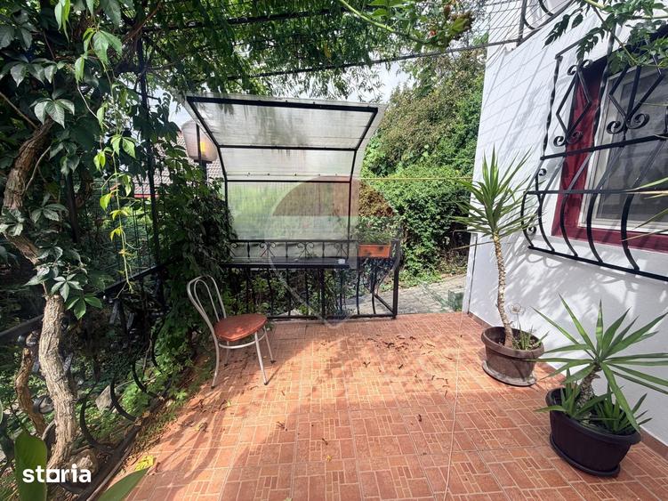 Casă cu 6 camere cu Teren 2000 Mp în Leamna de Jos