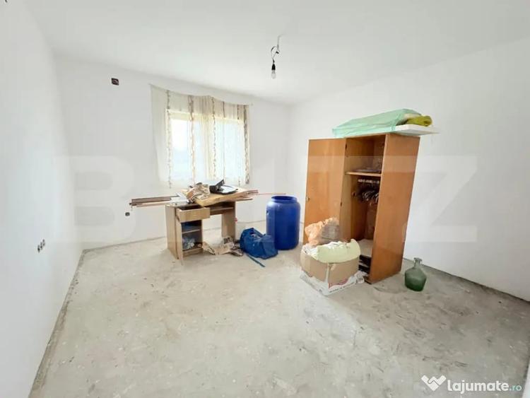 Casă cu 3 camere cu Teren 1900 Mp în Vest