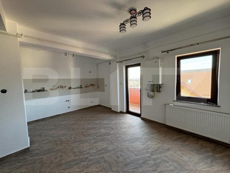Apartament 3 camere, 100mp, situat pe 2 niveluri, zona Radauti - 3