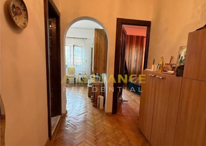 Apartament 2 camere etaj 1 zona Unirii centrala perfect pent - 7