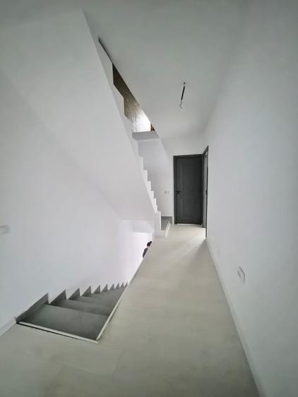 Duplex cu 5 camere cu Canalizare în Haliu