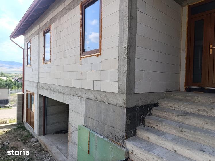 Casă cu 5 camere cu Teren 4200 Mp în Sâncraiu