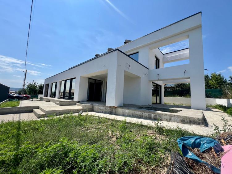Casă cu 4 camere cu Teren 689 Mp în Horpaz
