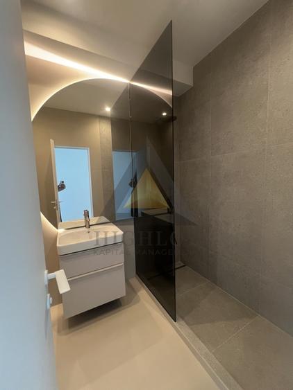 Apartament cu 3 camere semidecomandat în Barbu Văcărescu