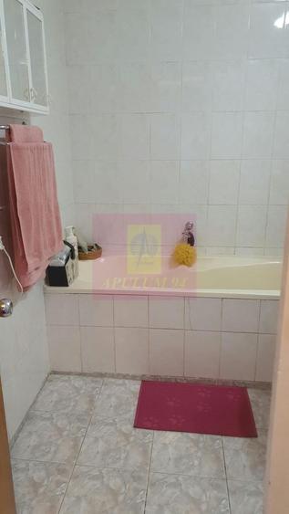 Apartament cu 4 camere semidecomandat în Berceni