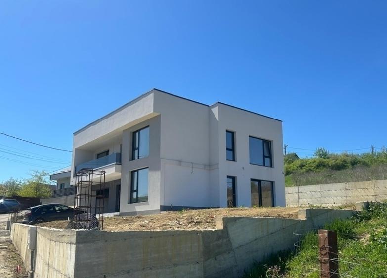 Casă individuală cu 5 camere în Central