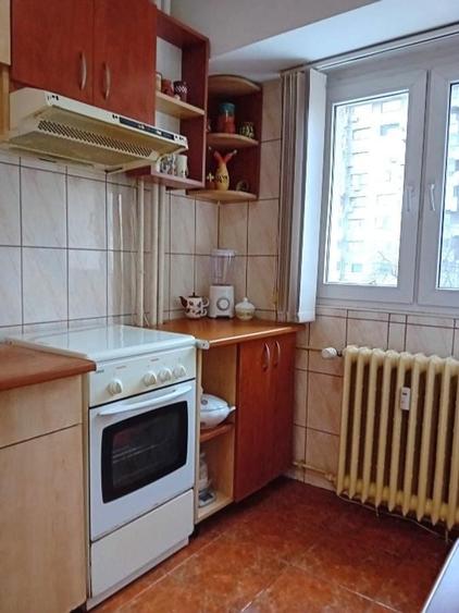 Apartament cu 4 camere semidecomandat, mobilat în Gorjului