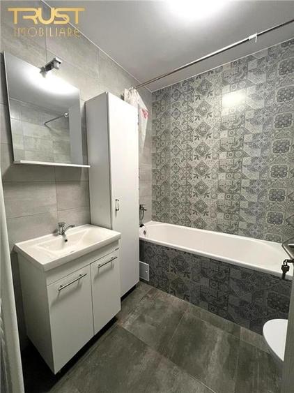 Apartament cu 3 camere decomandat în Sud
