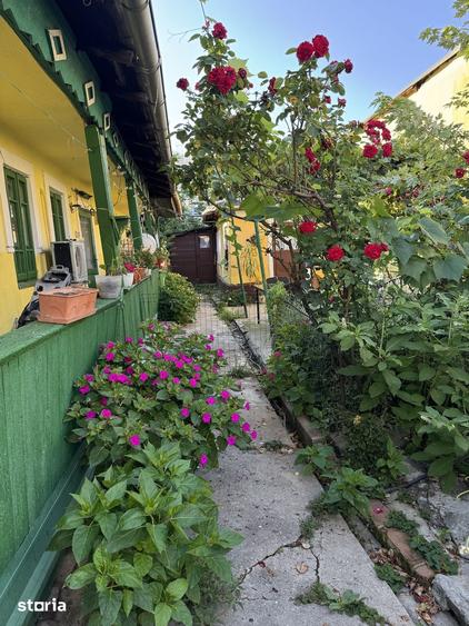 Casă cu 6 camere cu Teren 344 Mp în Văcăresti