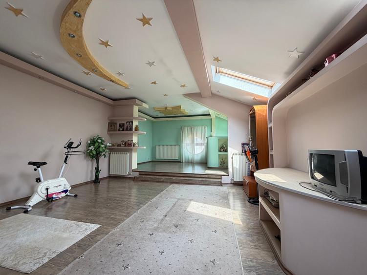 Casă individuală cu 8 camere cu Canalizare în P-ța Alba Iulia