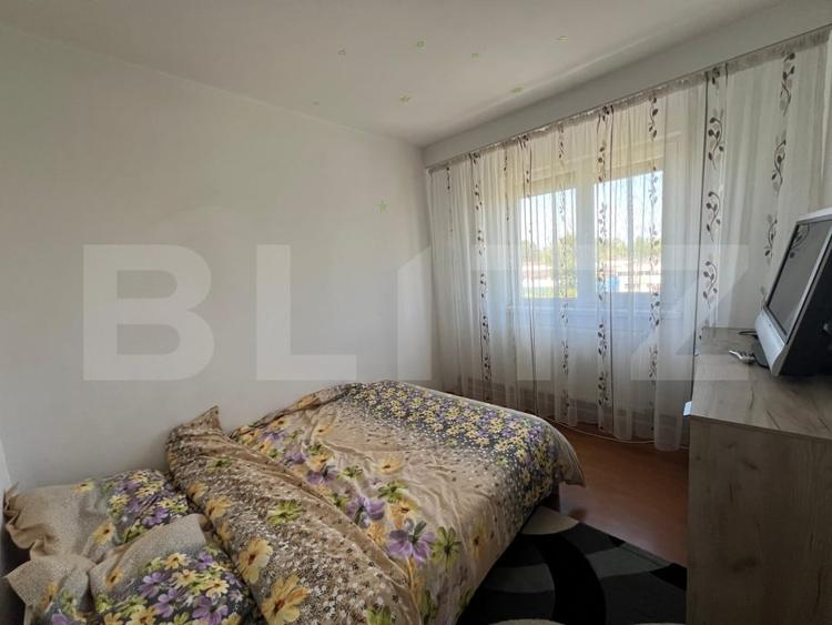 Apartament cu 3 camere semidecomandat, mobilat în Craiovița Nouă