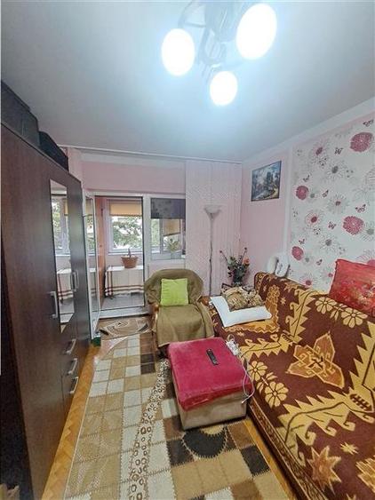 Apartament cu 3 camere decomandat, mobilat în Soarelui