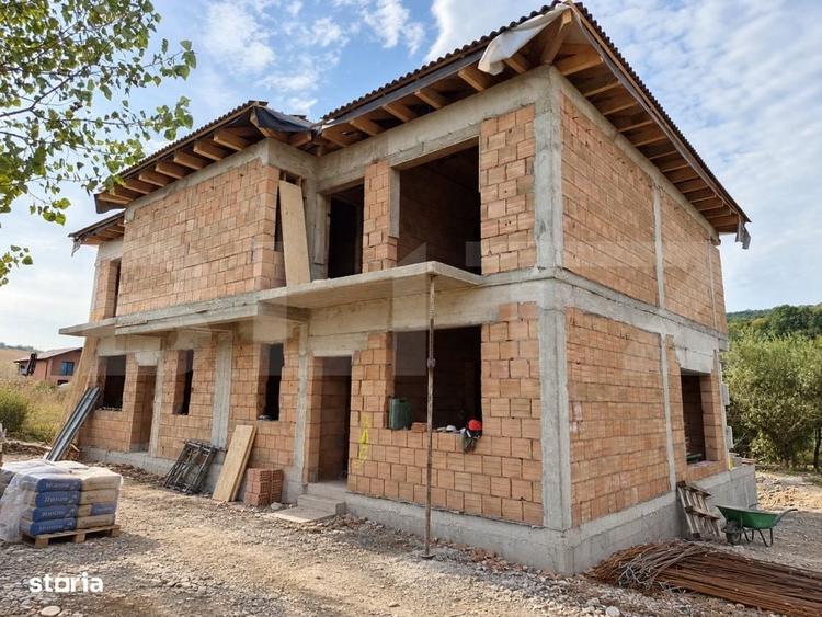 Casă cu 4 camere în Vălureni