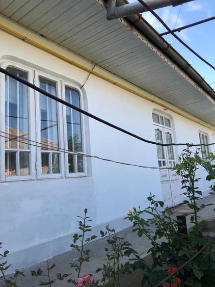 CASA DE VANZARE.HUSI ,str. Anton Sarbu, nr.21 - 4
