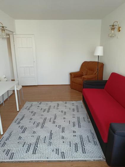 Apartament cu 3 camere decomandat în Crângași