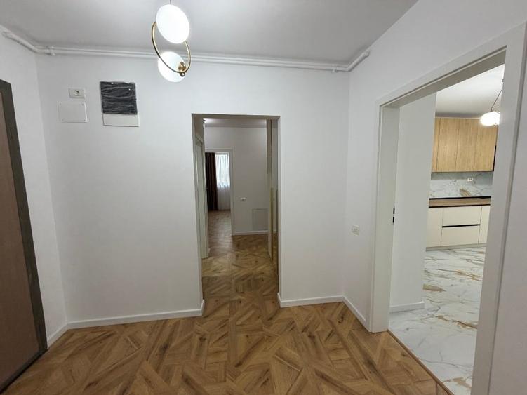 Apartament cu 4 camere decomandat în Faleza Nord