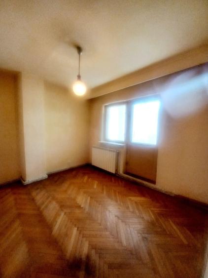 Apartament cu 3 camere decomandat în Radu Negru