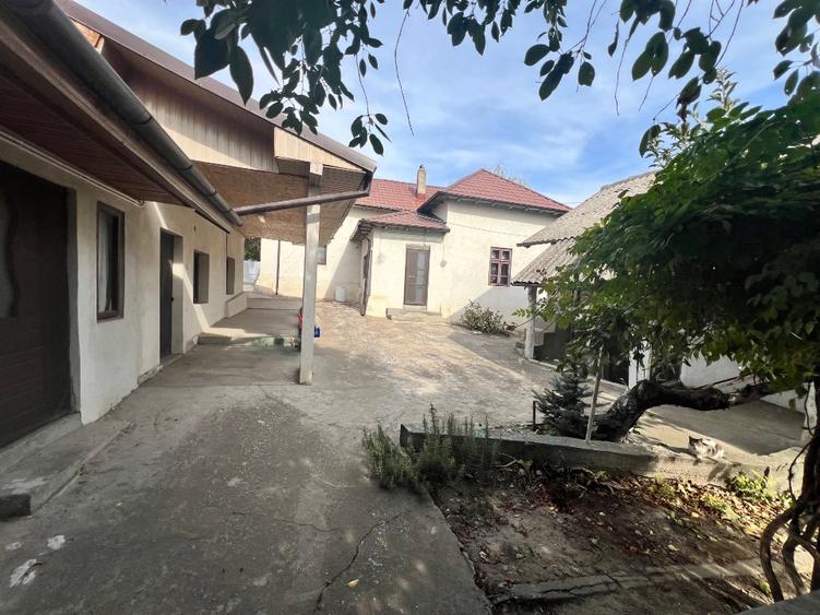 Casă individuală cu 5 camere cu Teren 2000 Mp în Grojdibodu