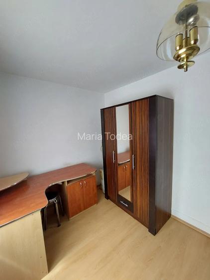 Vand apartament cu 2 camere semidecomandat -Zona Fortuna Vlaicu,etaj 4 4 direct de la proprietar.