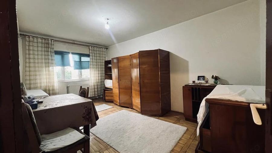 Apartament cu 3 camere decomandat în Aradului